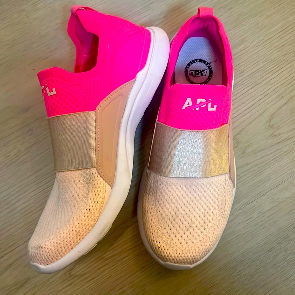 APL shoes